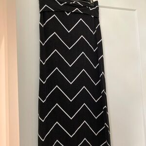 Petite Women’s S Black and White Chevron Maxi Skirt